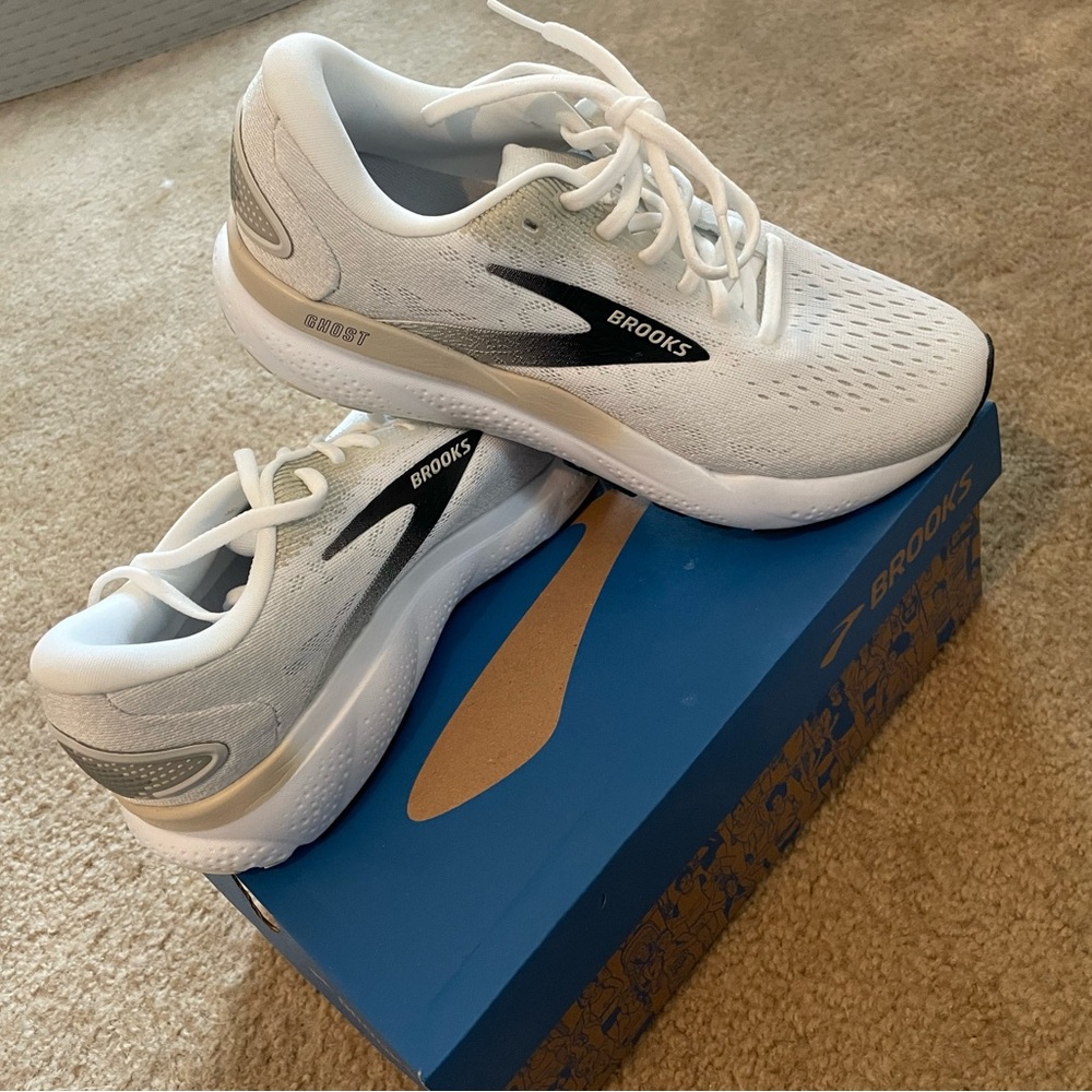 Men’s Brooks Ghost 16 White/Pelican/Oyster or will fit Women’s 9